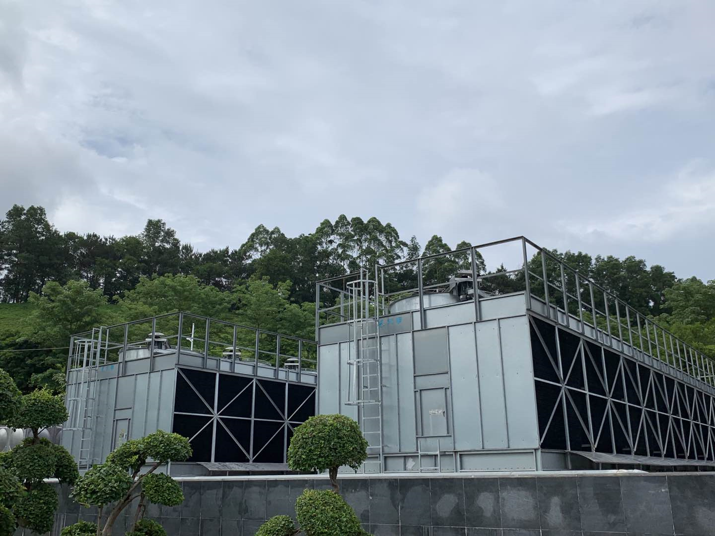 閉式冷卻塔結(jié)構(gòu)組成以及原件,閉式冷卻塔